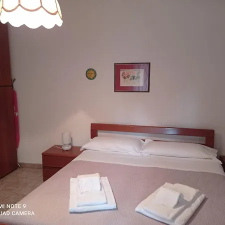 Giannina Oda ve Kahvaltı Taormina